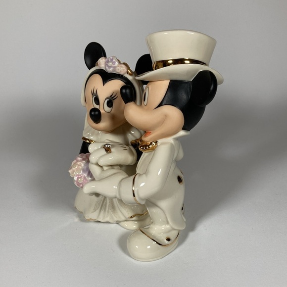 Lenox Disney Minnie’s Dream Figurine - Picture 2 of 6